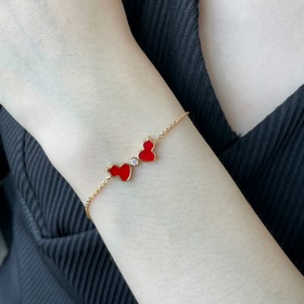 V金材質 4670160 麒麟紅瑪瑙雙葫蘆手鍊，簡約的線條刻畫Wulu優美的形態