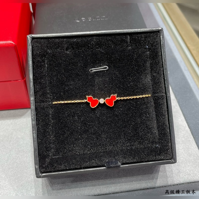 V金材質(zhì) 4670160 麒麟紅瑪瑙雙葫蘆手鍊，簡約的線條刻畫Wulu優(yōu)美的形態(tài)