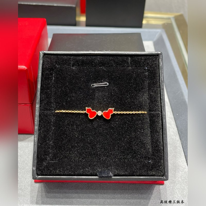 V金材質(zhì) 4670160 麒麟紅瑪瑙雙葫蘆手鍊，簡約的線條刻畫Wulu優(yōu)美的形態(tài)