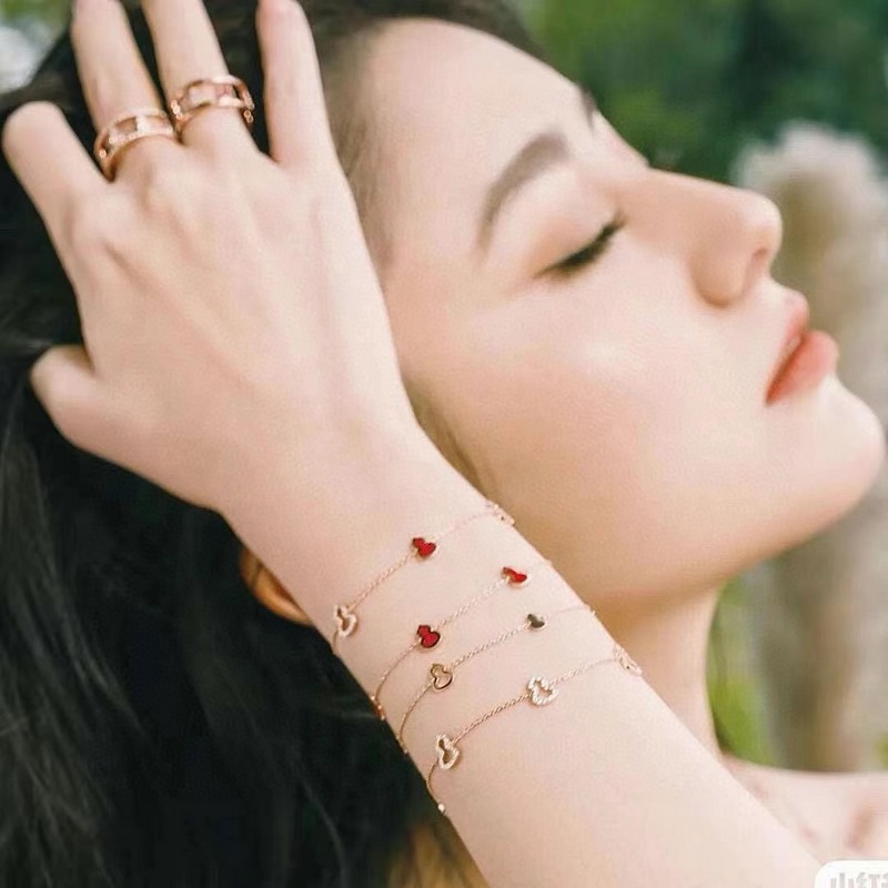 麒麟的WULU系列 五葫蘆 鏤空 手鍊 葫蘆自古就有 福祿吉祥 的寓意，新年特別