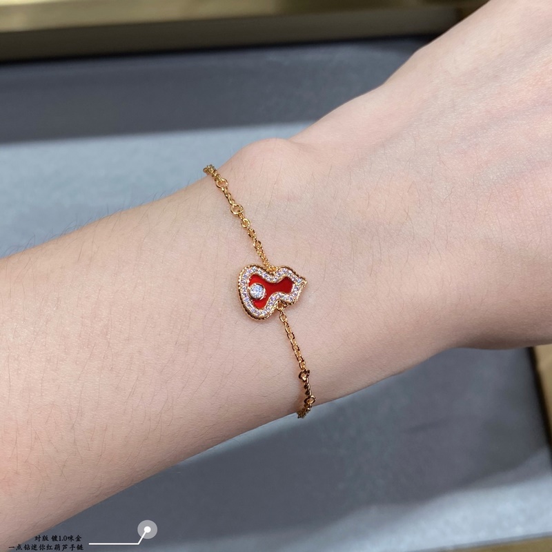 [原單對版] (配全套包裝) 麒麟迷你一點鑽紅葫蘆手鍊，高顔值 上身效果很贊 很