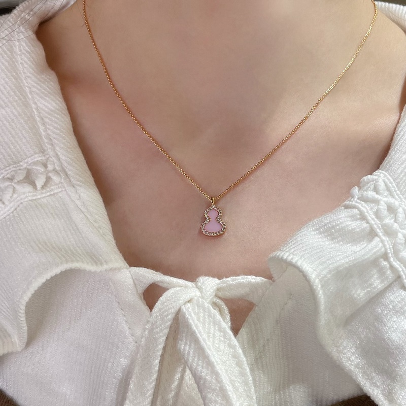 V金鍍咪金 5110190。麒麟迷你粉葫蘆項鍊，高顔值 上身效果很贊 很百搭哦