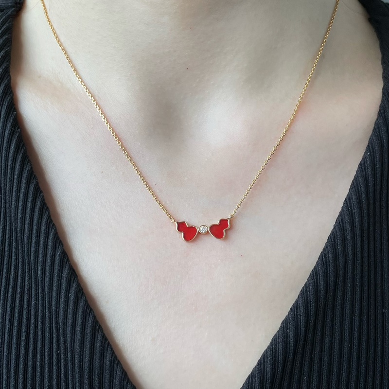 V金材質 4670190 麒麟紅瑪瑙雙葫蘆項鍊，簡約的線條刻畫Wulu優美的形態