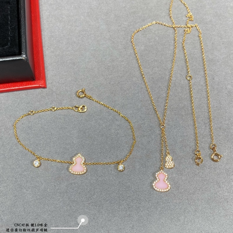 V金材質 4670210 qeelin麒麟迷你蛋白粉雙葫蘆項鍊，簡約的線條刻畫W