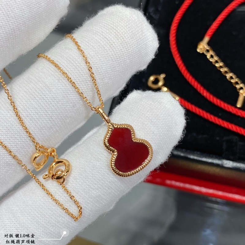 此款不退不換不售後 V金材質 4670210 qeelin麒麟紅繩葫蘆項鍊，兩