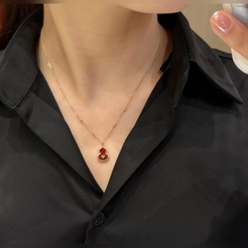 V金材質 4670230 qeelin麒麟紅葫蘆帶心形項鍊，簡約的線條刻畫Wul