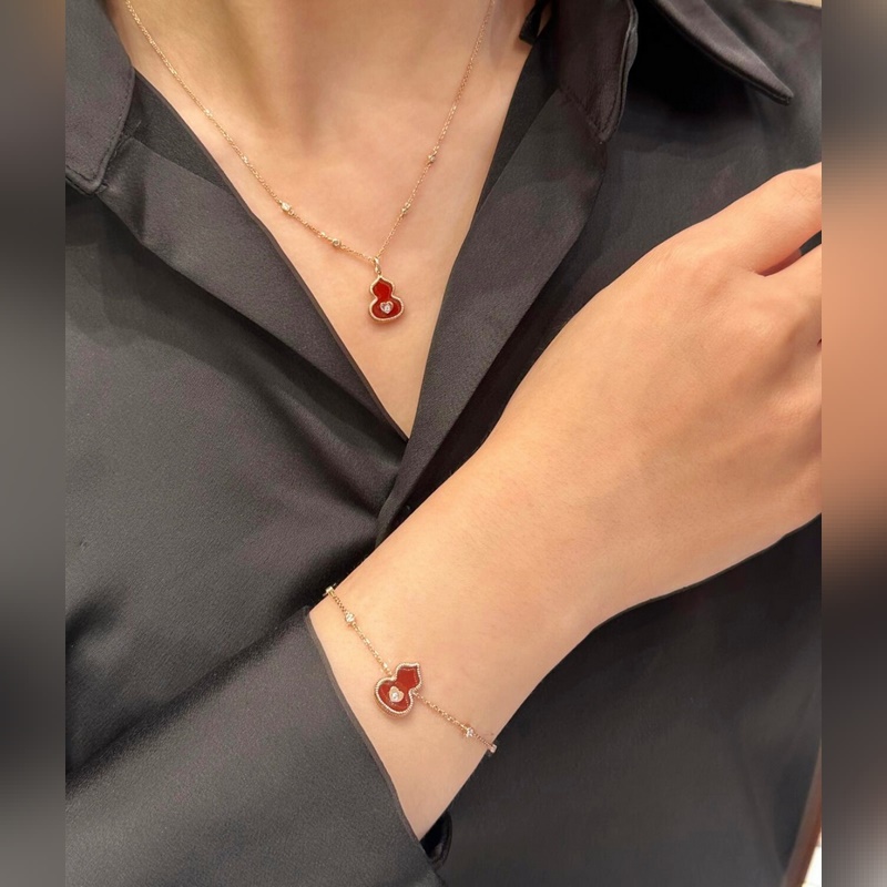V金材質 4670230 qeelin麒麟紅葫蘆帶心形項鍊，簡約的線條刻畫Wul