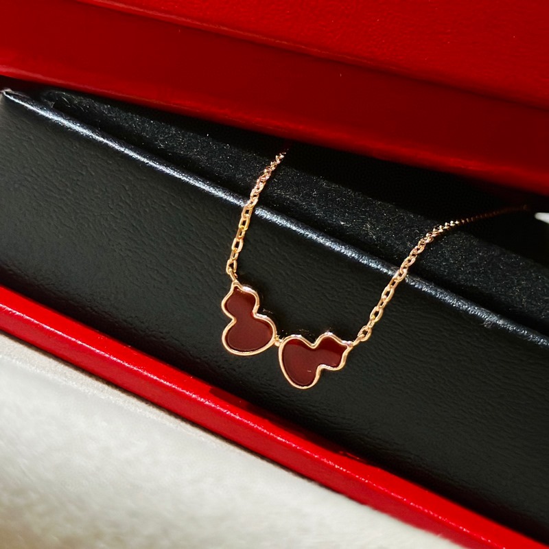 Double Wulu 麒麟 紅瑪瑙 雙葫蘆 項(xiàng)鍊 繾綣相依，讓美好成雙出現(xiàn)，心