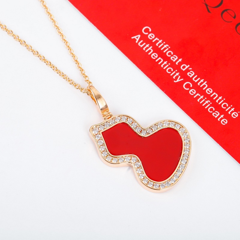 Qeeli@麒麟葫蘆珠寶采用 中國元素與現代設計融合，紅色的瑪瑙配合Wulu的形