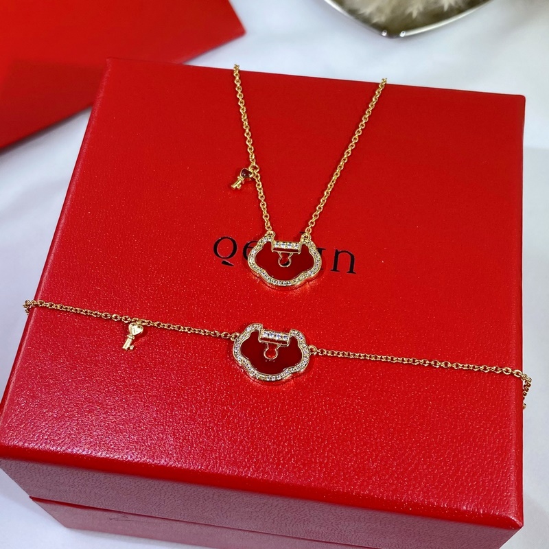 V金鍍咪金 5140270 麒麟大號(hào)如意鎖項(xiàng)鍊 時(shí)尚與傳統(tǒng)相結(jié)合的一款 不會(huì)滿大