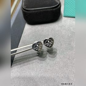 [原單對版] (配全套包裝) 蒂芙尼素銀心形帶鑽耳釘，Tiffany 蒂芬妮的