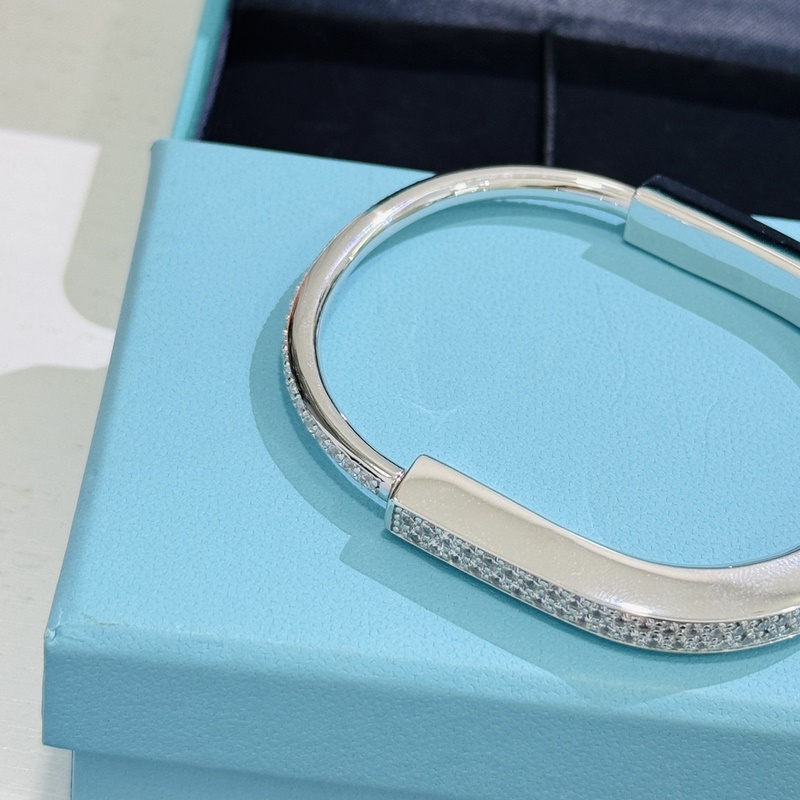 [原單對(duì)版] (配全套包裝) Tiffany 蒂芬妮 新款火爆登場(chǎng) U型鎖 雙