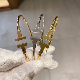 [原單對版] (配全套包裝) Tiffany 蒂芬妮雙T開口手鐲，這個款式的經(jīng)