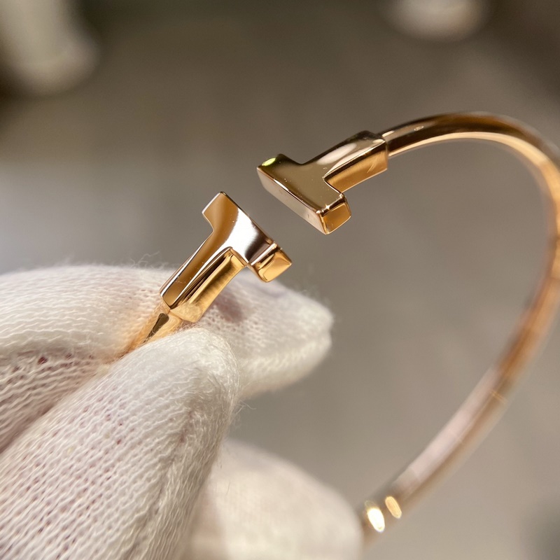 [原單對版] (配全套包裝) Tiffany 蒂芬妮雙T開口手鐲，這個款式的經