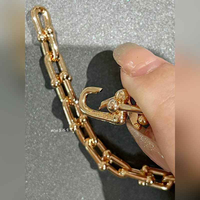 [原單對版] (配全套包裝) Tiffany 蒂芬妮經典新款馬蹄手鍊。