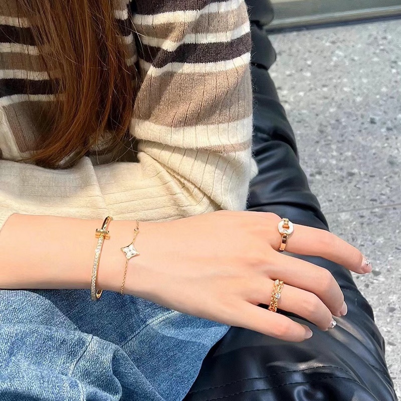 [原單對版] (配全套包裝) Tiffany 蒂芬妮經典t1半鑽手鐲 疊帶超好