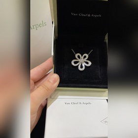 [原單對(duì)版] (配全套包裝) Van cleef & Arpels 經(jīng)典滿鑽鏤