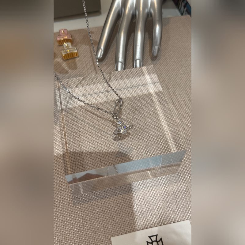 上身圖參考 又酷又溫柔 別針滿鑽土星項鍊 Vivienne Westwood