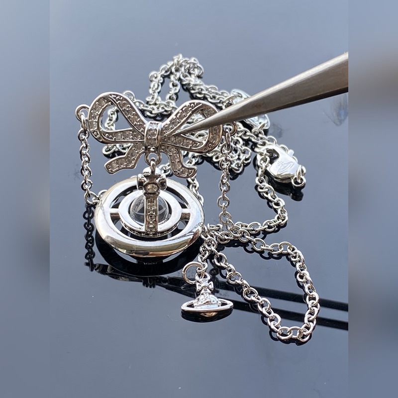 西太後項鍊 VIVIENNE WESTWOOD 蝴蝶結白水晶項鍊 白金