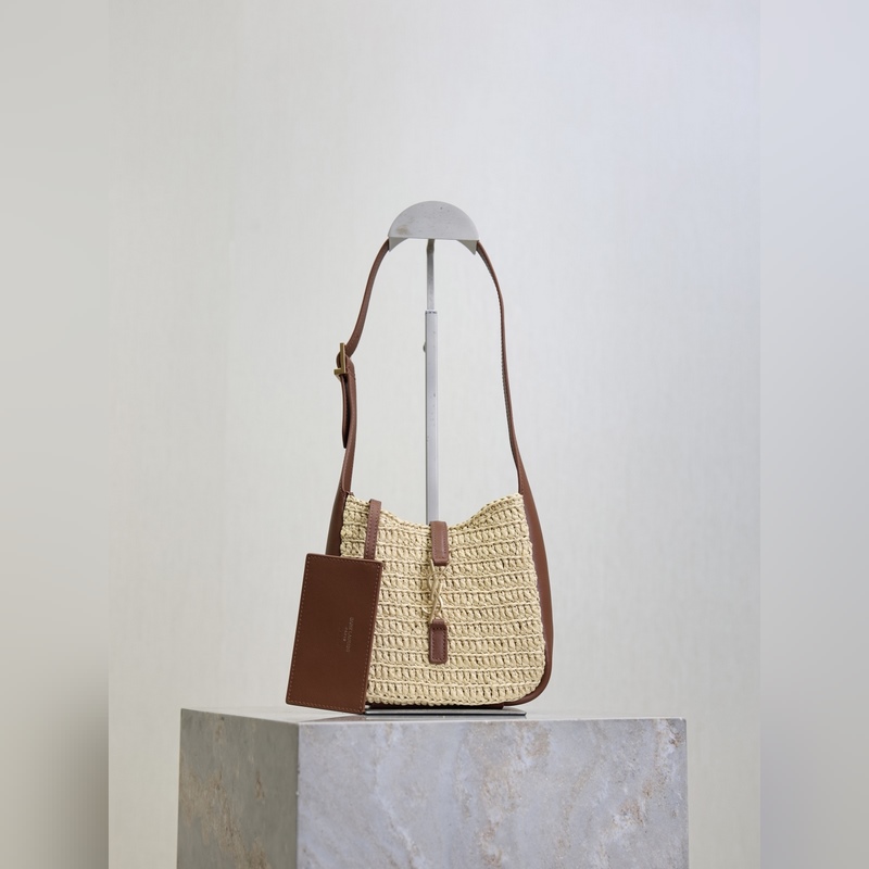 LE 5A7 mini 編織腋下包 滿滿的藝術氣息拉菲草編織非常紮實 法式慵懶風