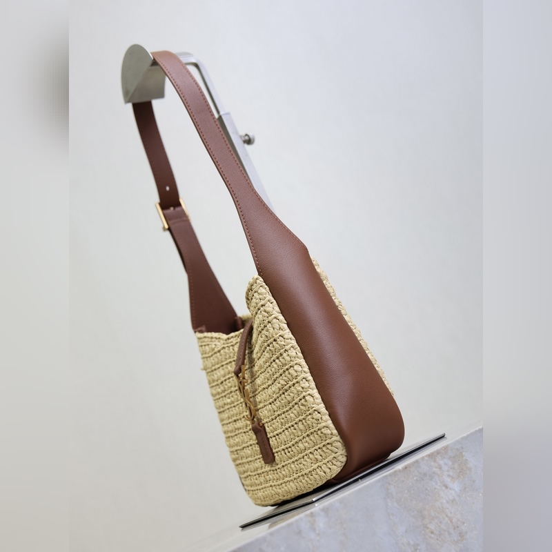 LE 5A7 mini 編織腋下包 滿滿的藝術氣息拉菲草編織非常紮實 法式慵懶風