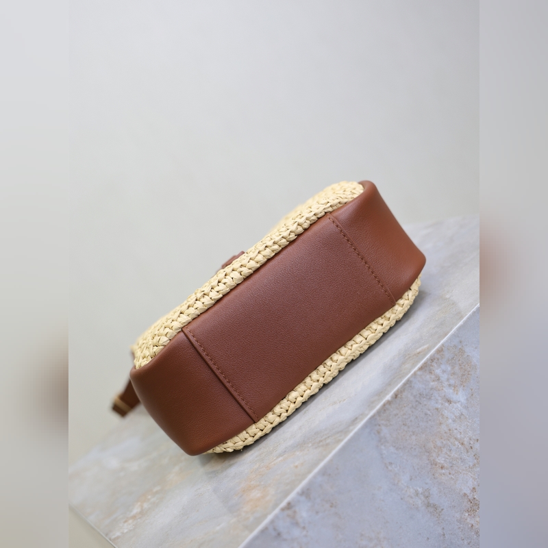 LE 5A7 mini 編織腋下包 滿滿的藝術氣息拉菲草編織非常紮實 法式慵懶風