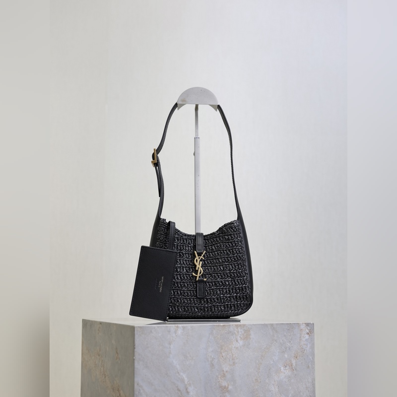 LE 5A7 mini 編織腋下包 滿滿的藝術氣息拉菲草編織非常紮實 法式慵懶風