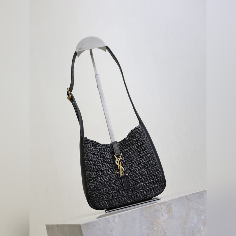 LE 5A7 mini 編織腋下包 滿滿的藝術氣息拉菲草編織非常紮實 法式慵懶風