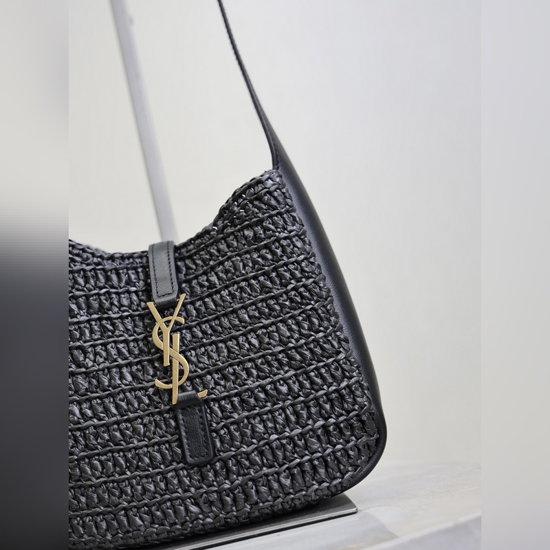 LE 5A7 mini 編織腋下包 滿滿的藝術氣息拉菲草編織非常紮實 法式慵懶風