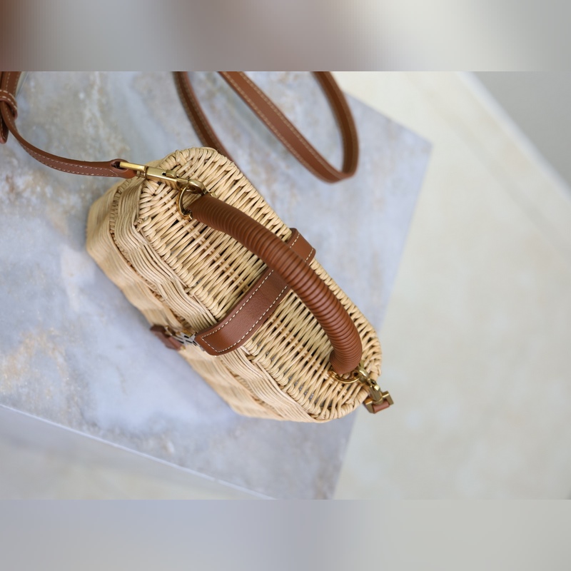 Gaby mini_藤編盒子包，化妝包 藤編的自然紋理和牛皮的質(zhì)感完美結(jié)合，滿滿