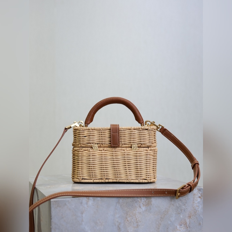 Gaby mini_藤編盒子包，化妝包 藤編的自然紋理和牛皮的質(zhì)感完美結(jié)合，滿滿