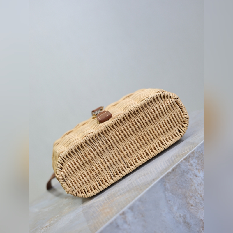 Gaby mini_藤編盒子包，化妝包 藤編的自然紋理和牛皮的質(zhì)感完美結(jié)合，滿滿