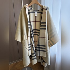 刺繡 非常nice，張婧儀同款鬥篷! Burberry 25冬季連帽格紋鬥篷.