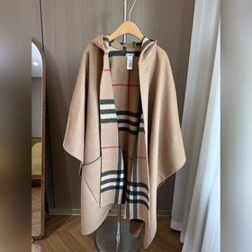 刺繡 非常nice，張婧儀同款鬥篷! Burberry 25冬季連帽格紋鬥篷.