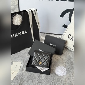 新品chanel 對折短錢包到貨 小羊皮制作内裡帶零錢袋 這類錢包超級實用、卡位