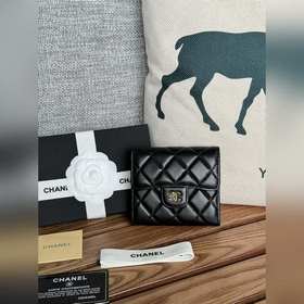 羊皮 CF短三折錢包到貨！ chanel 香奶奶卡位6個， 後面有零錢包，放20
