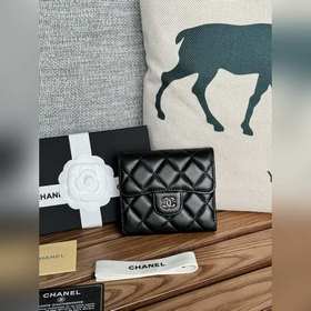 羊皮 CF短三折錢包到貨！ chanel 香奶奶卡位6個， 後面有零錢包，放20