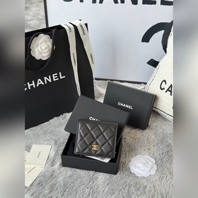 新品chanel 對折短錢包到貨 牛皮制作内裡帶零錢袋 這類錢包超級實用、卡位多
