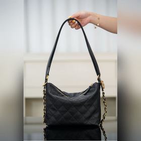 頂級進口原廠皮 所見即所得！ Chanel 25ss 秀場靈動肩帶雙肩包 黑金小