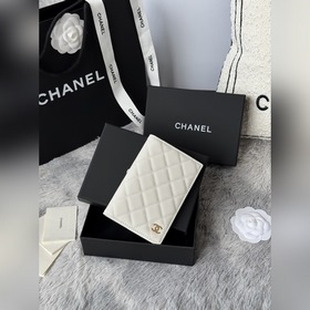 chanel 經典護照本 出門旅遊的朋友福音！這款護照夾采用進口頭層球紋顆粒壓花