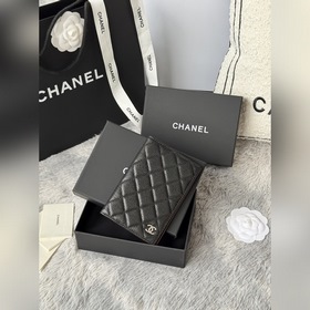 chanel 經典護照本 出門旅遊的朋友福音！這款護照夾采用進口頭層球紋顆粒壓花