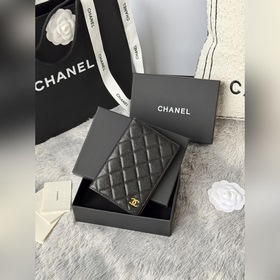 chanel 經典護照本 出門旅遊的朋友福音！這款護照夾采用進口頭層球紋顆粒壓花