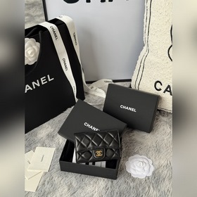 CHANEL小羊皮制作經典系列 多個顔色。 顔色 ：如圖所示 新款cf小卡包到貨
