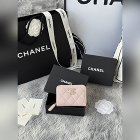 CHANEL-拉鍊款經典黑帶鑽魚子醬卡包， 在陽光下閃閃的 雙c做的太精緻了鑽配