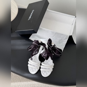 Chanel 25K春夏新品山茶花涼鞋系列 這一季山茶花系列真的超美 香奶奶家