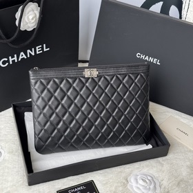 Chanel 小香原單手包 小羊皮制作Leboy新款 依然很潮的三條邊款式！信封