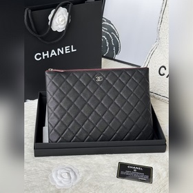 Chanel爆款手包系列了 魚子醬牛皮制作 菱格手包手包一般内裡都比較單調 這款