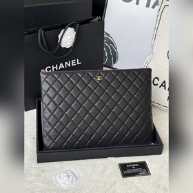 Chanel 爆款手包系列了解一下， 菱格手包手包一般内裡都比較單調 ，魚子醬牛