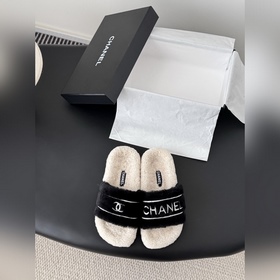 Chanel 25K新款毛毛拖鞋！ 這款毛拖真的是真太可愛了~ 柔軟蓬松的毛毛
