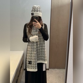 香新款羊絨三件套！不單賣！帽子+圍巾+手套， 經典黑白雙C設計 100%純羊絨